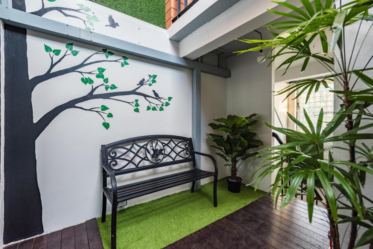 Eco Hostel Phuket Bagian luar foto